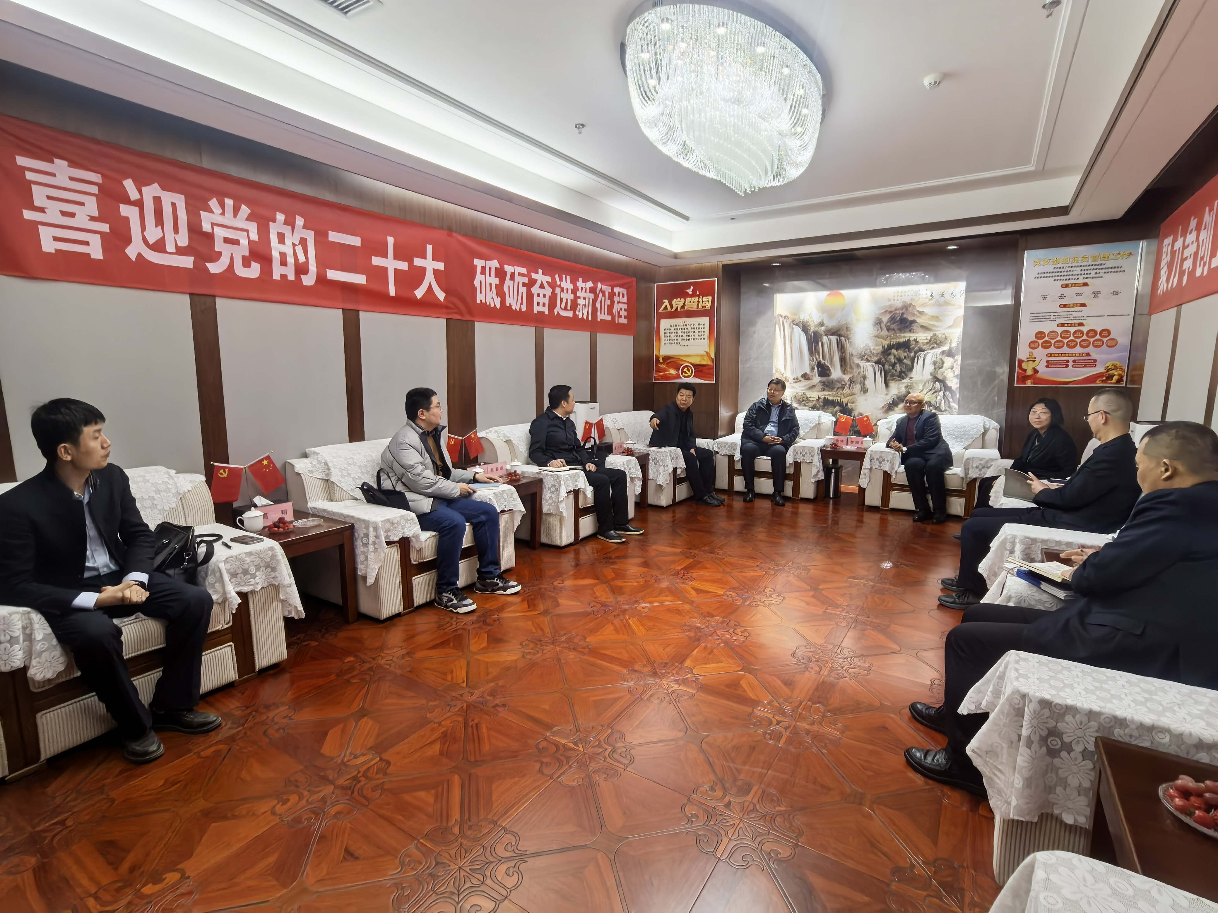 陜西工商職業(yè)學(xué)院校領(lǐng)導(dǎo)調(diào)研華原控股集團